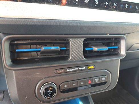 Used 2025 Ford Maverick XLT w/ XLT Luxury Package AWD/4WD image 16