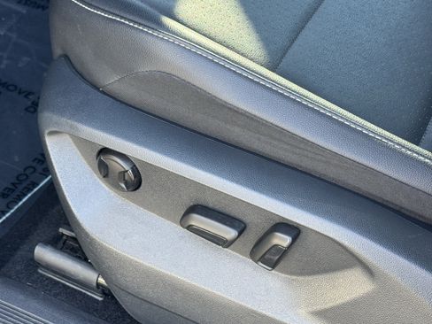 Certified 2021 Volkswagen Tiguan SE w/ Panoramic Sunroof Package image 18