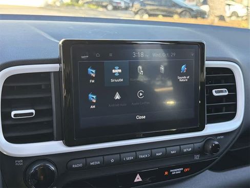 Certified 2024 Hyundai Venue Limited image 19