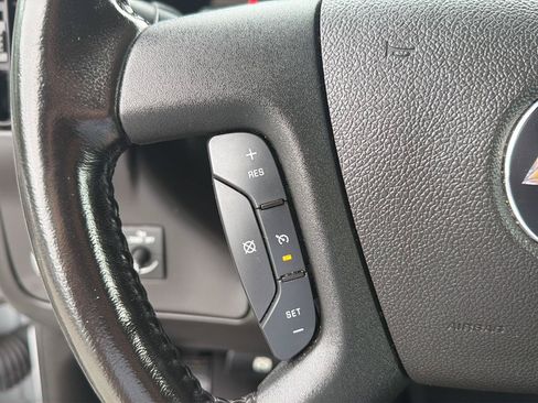 Used 2022 Chevrolet Express 2500 w/ Driver Convenience Package RWD image 18