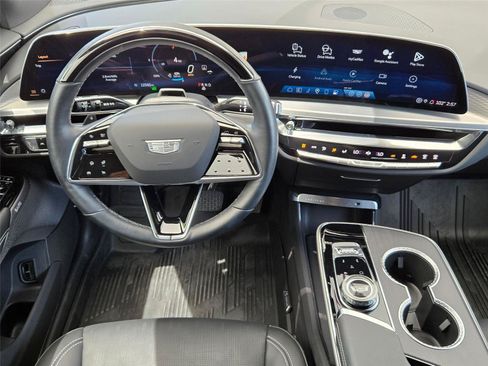 Used 2025 Cadillac Lyriq Luxury w/ LPO, Floor Liner Package AWD/4WD image 14