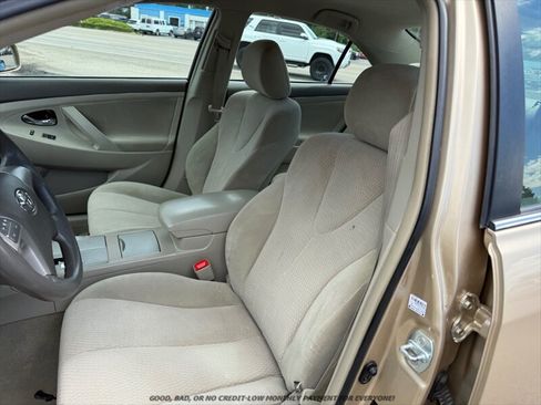 Used 2011 Toyota Camry LE FWD image 11