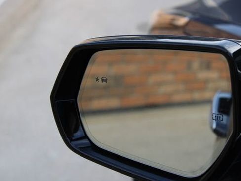 Used 2025 Cadillac XT4 Premium Luxury image 21