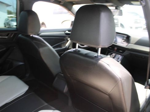 Used 2019 Volkswagen Jetta R-Line FWD image 10