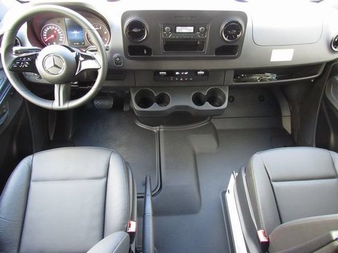 Used 2025 Mercedes-Benz Sprinter 2500 image 29