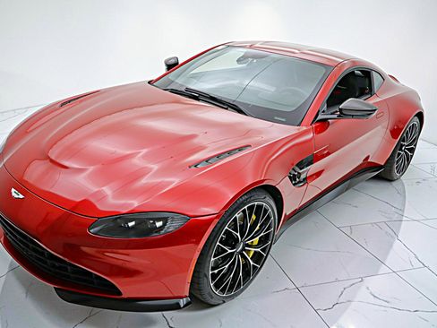 Used 2023 Aston Martin V8 Vantage Coupe RWD image 20