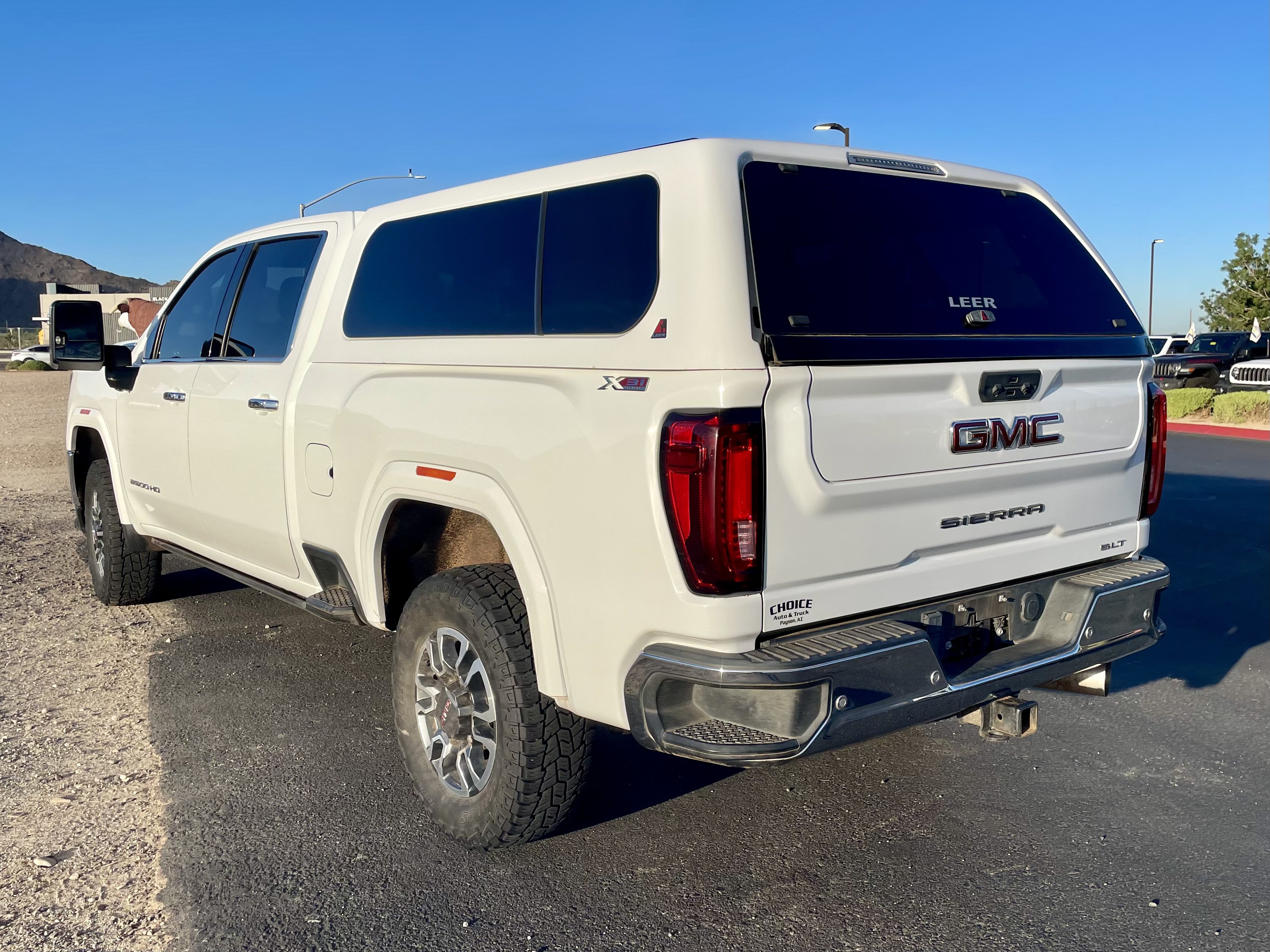 Used 2022 GMC Sierra 2500 SLT w/ SLT Preferred Package AWD/4WD image 3
