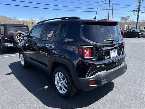 Certified 2023 Jeep Renegade Latitude w/ Sun/Sound Group AWD/4WD image 5