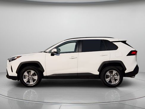 Used 2025 Toyota RAV4 XLE FWD image 2
