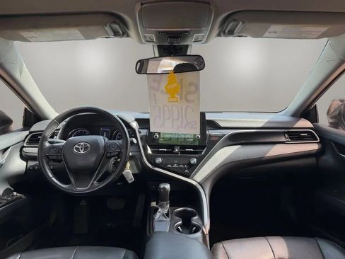Used 2021 Toyota Camry SE FWD image 12