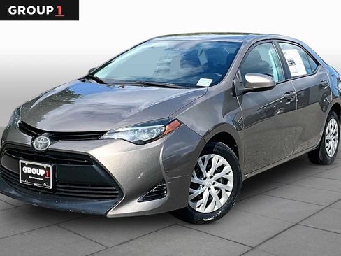 Used 2018 Toyota Corolla LE FWD image 1