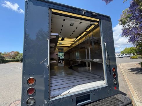 Used 2019 Ford E-450 and Econoline 450 Super Duty RWD image 17