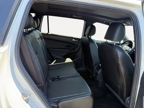 Certified 2022 Volkswagen Tiguan SE R-Line AWD/4WD image 18