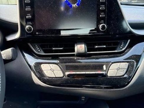 Used 2020 Toyota C-HR LE FWD image 12