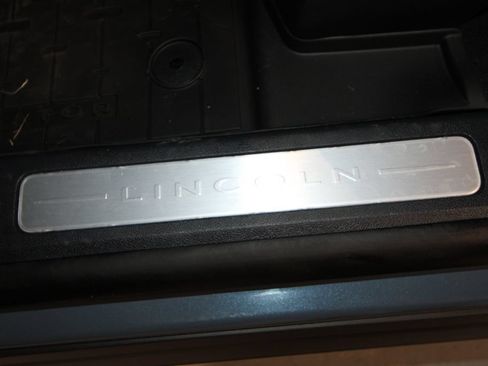 Used 2026 Lincoln Aviator AWD image 7