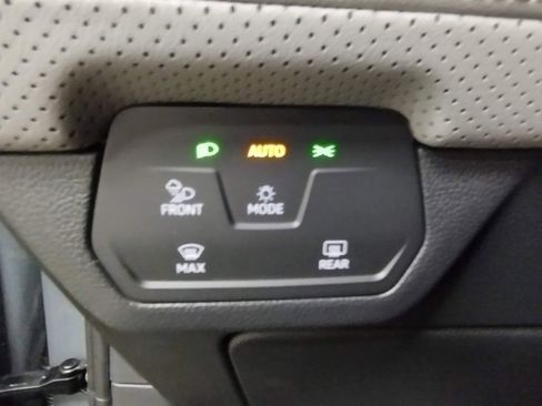 New 2025 Volkswagen Atlas Peak Edition SE image 30