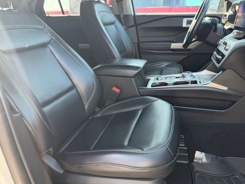 Used 2021 Ford Explorer XLT w/ Equipment Group 202A AWD/4WD image 21