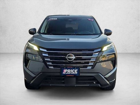 Used 2024 Nissan Rogue SV AWD/4WD image 2