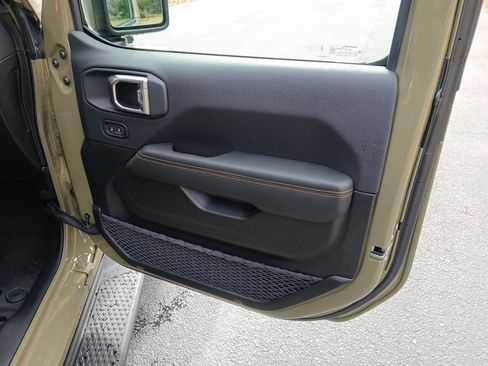 New 2025 Jeep Gladiator Sport image 30