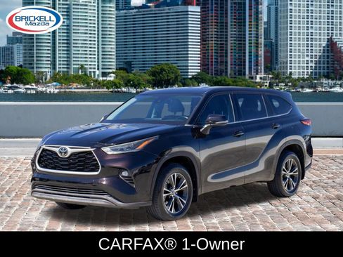 Used 2022 Toyota Highlander LE image 1