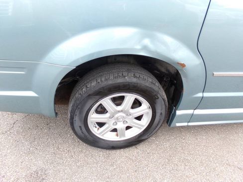Used 2010 Chrysler Town & Country Touring FWD image 45