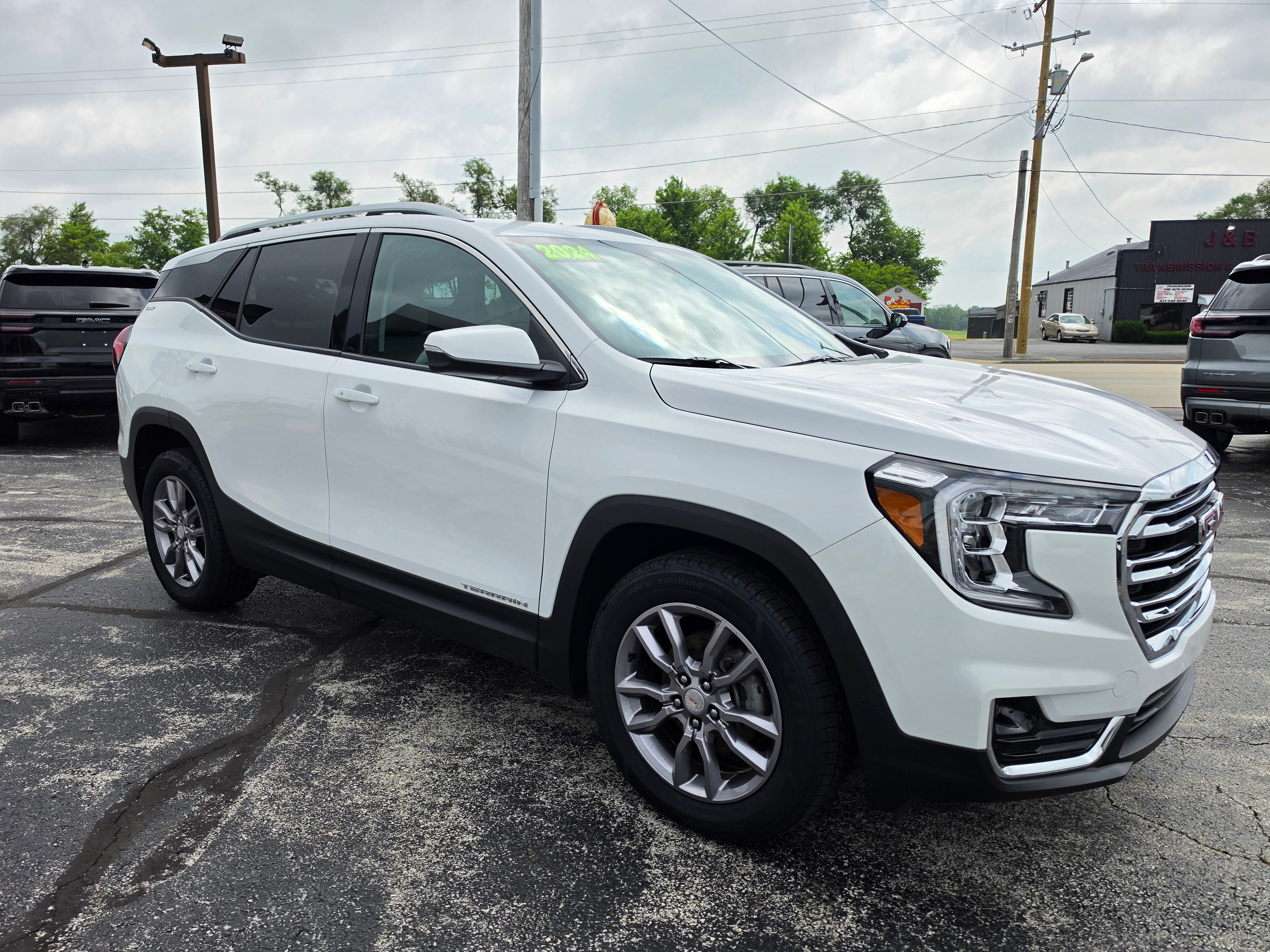 Used 2024 GMC Terrain SLT FWD image 3