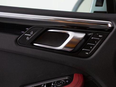 New 2026 Porsche Macan image 13