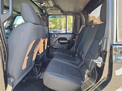 Used 2021 Jeep Gladiator Willys image 13