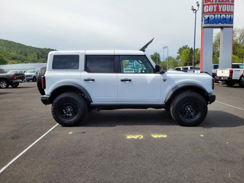 New 2026 Ford Bronco Badlands image 4
