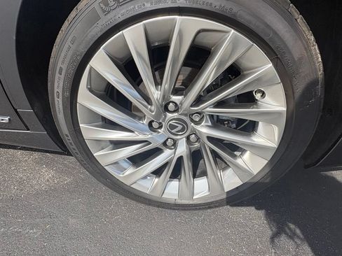 Used 2022 Lexus ES 300h w/ Accessory Package FWD image 8