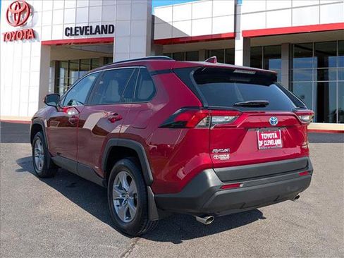 Used 2022 Toyota RAV4 XLE w/ Convenience Package AWD/4WD image 4
