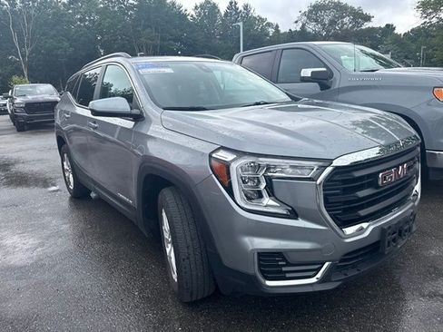Used 2024 GMC Terrain SLE w/ Driver Convenience Package AWD/4WD image 2
