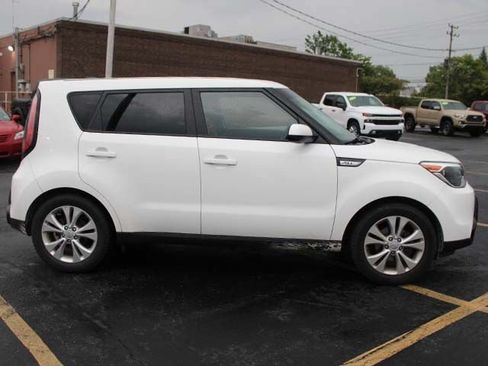 Used 2016 Kia Soul + FWD image 5
