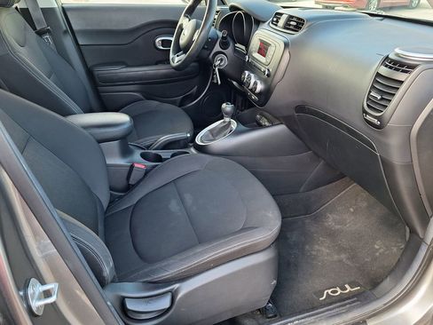 Used 2014 Kia Soul FWD image 23