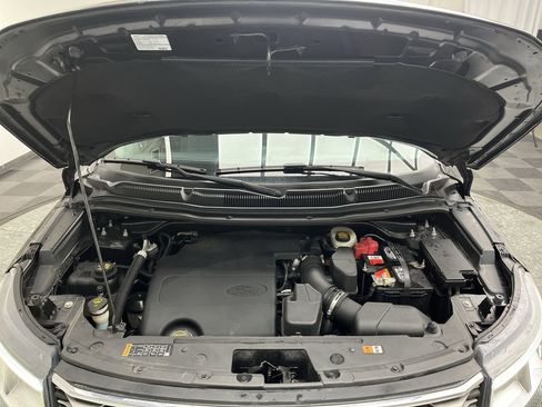 Used 2017 Ford Explorer XLT image 26