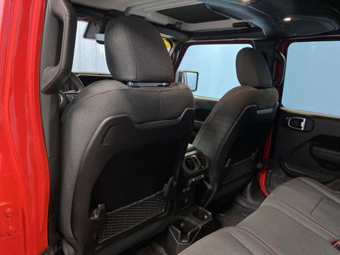 Used 2024 Jeep Gladiator Rubicon w/ Technology Group image 20