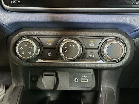 Used 2025 Nissan Versa SV FWD image 23