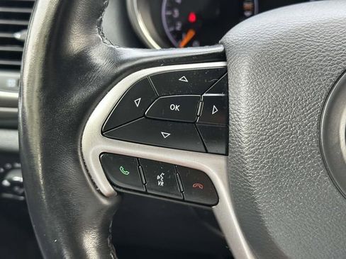 Certified 2022 Jeep Grand Cherokee Laredo X image 12