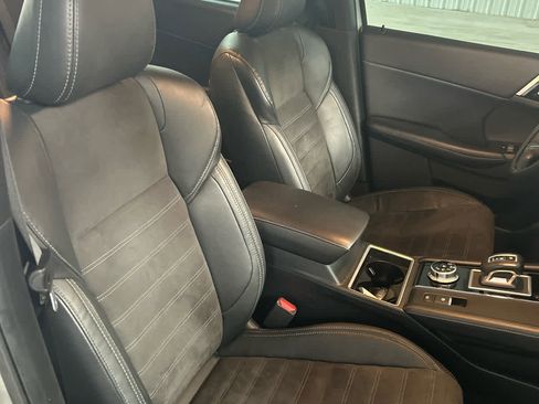 Used 2023 Mitsubishi Outlander SE image 16