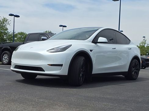 Used 2025 Tesla Model Y Long Range RWD image 12