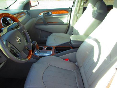 Used 2009 Buick Enclave CXL w/ Entertainment Package #4 image 11