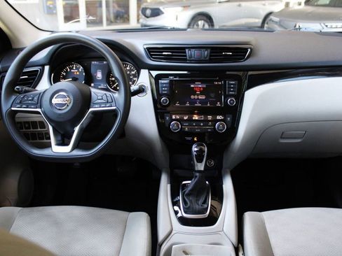 Used 2020 Nissan Rogue Sport SV image 14