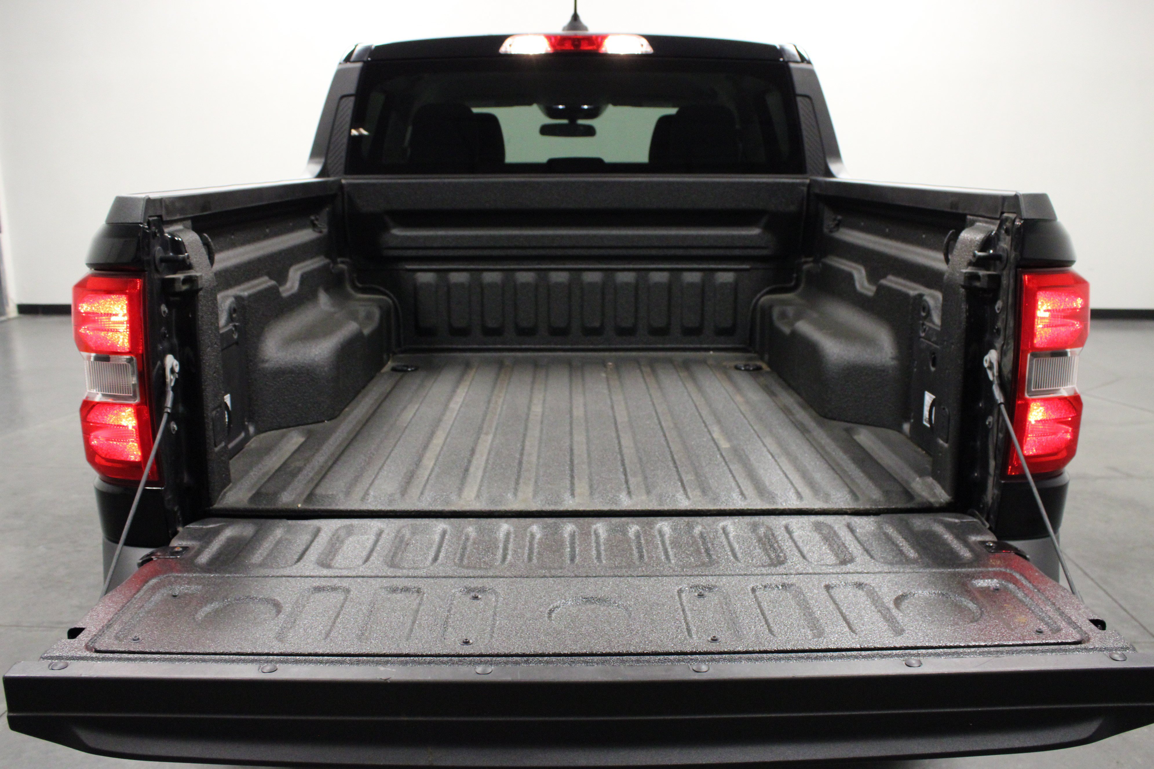 Used 2025 Ford Maverick XLT w/ Equipment Group 302A AWD/4WD image 14