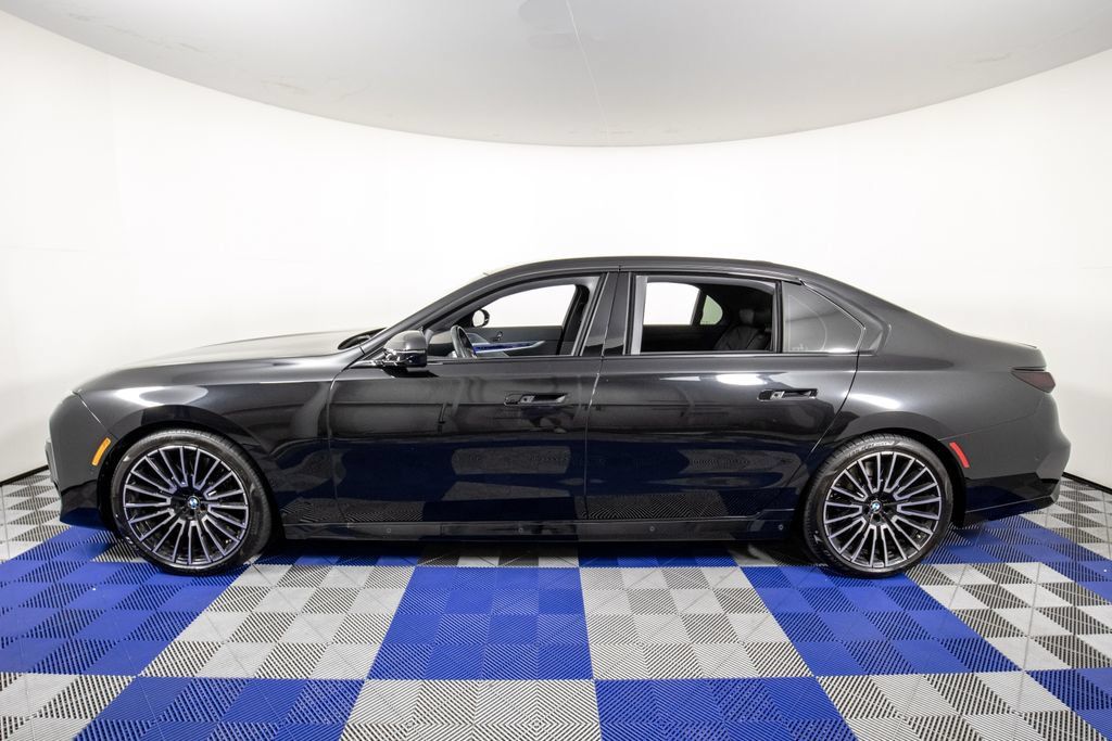 Used 2025 BMW 760i xDrive w/ Executive Package AWD/4WD image 8