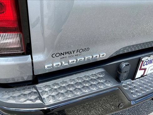 Used 2025 Chevrolet Colorado Z71 w/ Technology Package AWD/4WD image 27