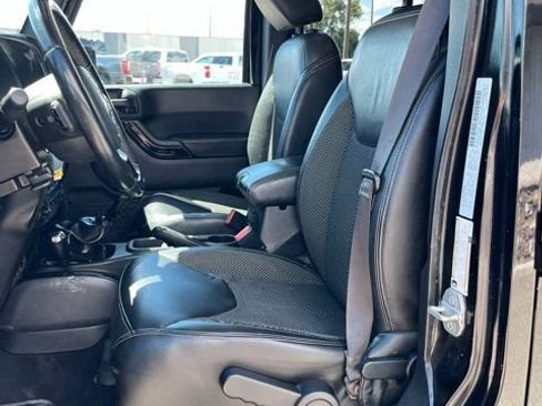 Used 2016 Jeep Wrangler Unlimited Sahara AWD/4WD image 32