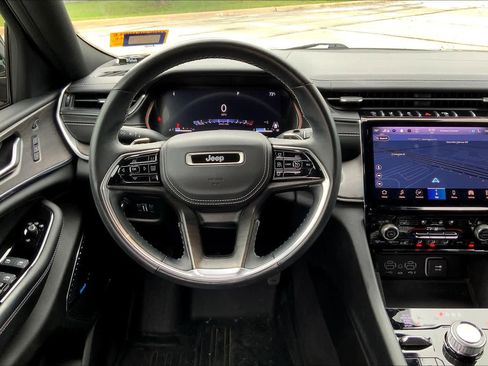 Used 2022 Jeep Grand Cherokee L Overland w/ Luxury Tech Group IV AWD/4WD image 6