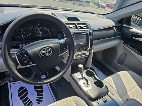 Used 2013 Toyota Camry LE FWD image 19