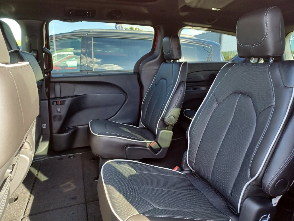 New 2027 Chrysler Pacifica Limited AWD/4WD image 27