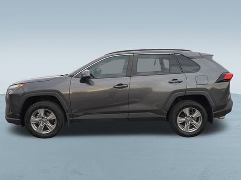 Used 2022 Toyota RAV4 XLE w/ Convenience Package image 4